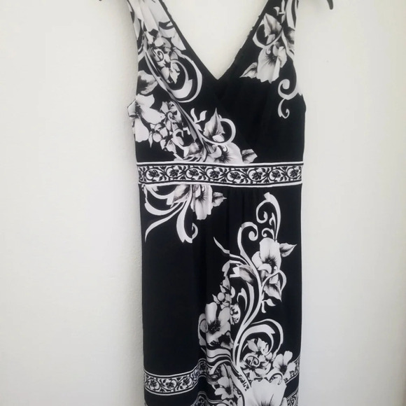White House Black Market Dresses & Skirts - Womens White House Black Market Midi Dress Size Small, Black & White Floral